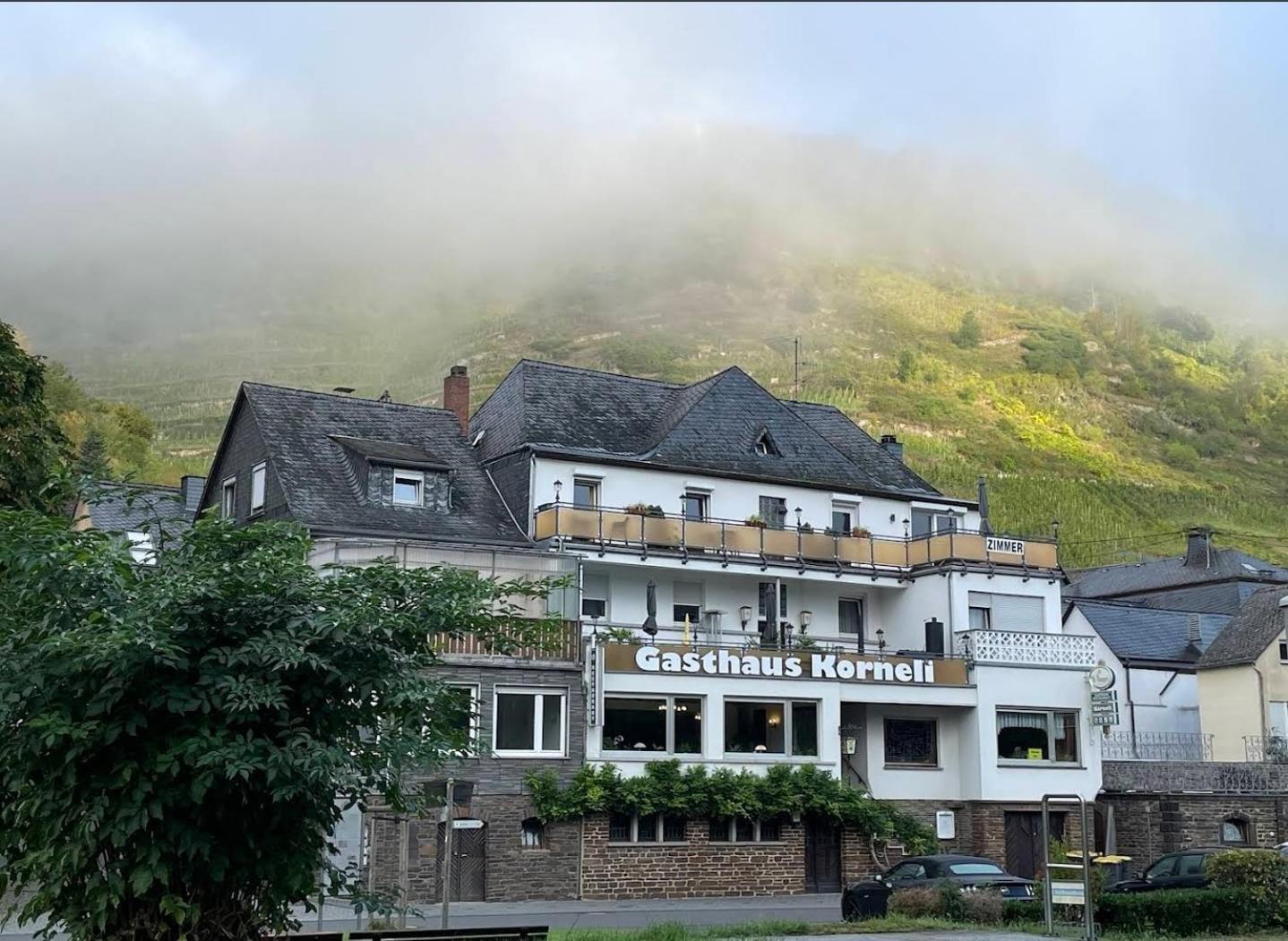 Gasthaus Korneli Sankt Aldegund Exteriör bild